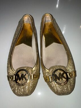 Michael Kors Fulton Flats, Gold, Glittery Material with Gold Logo | Size 6